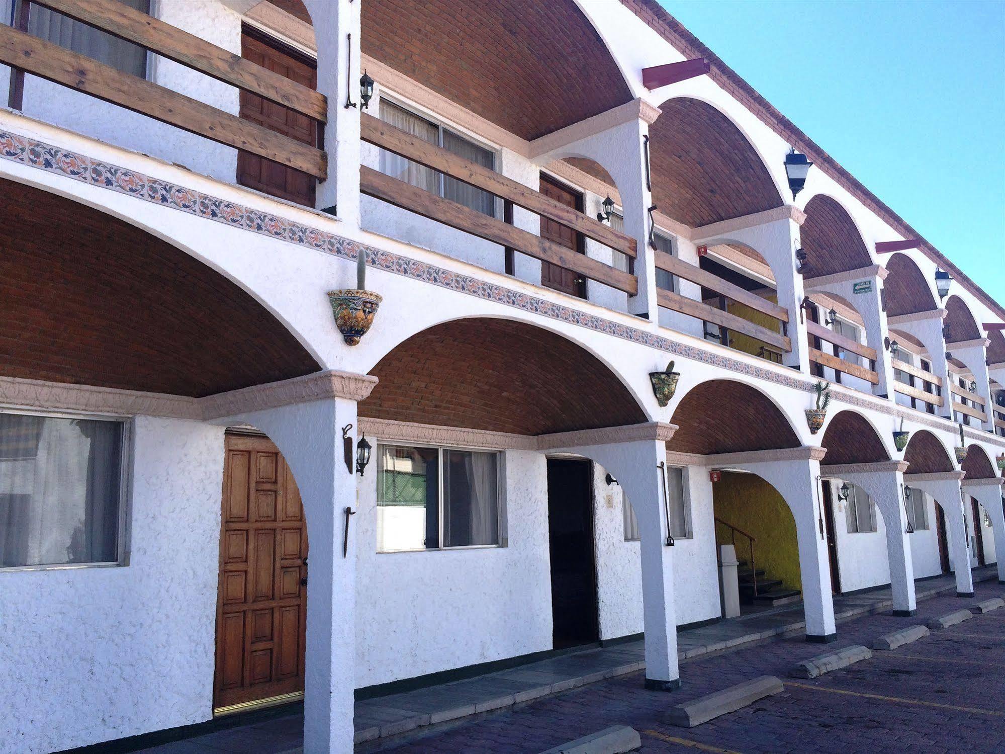 State Inn Чиуауа Екстериор снимка